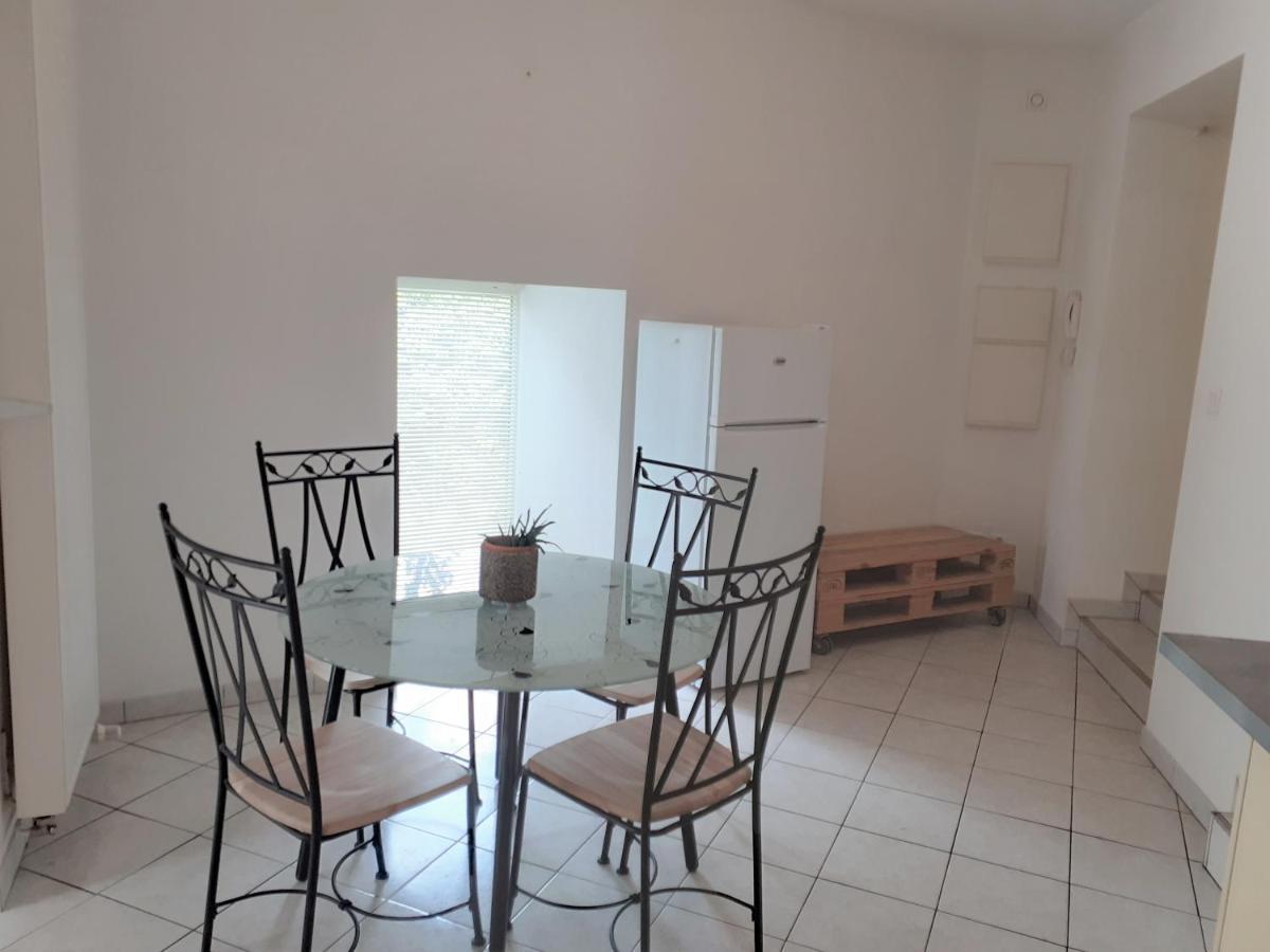 Appartement Rez De Chaussee Avec Terrasse Et Jardin Tence ภายนอก รูปภาพ