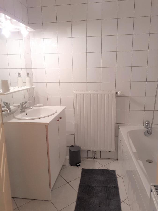 Appartement Rez De Chaussee Avec Terrasse Et Jardin Tence ภายนอก รูปภาพ