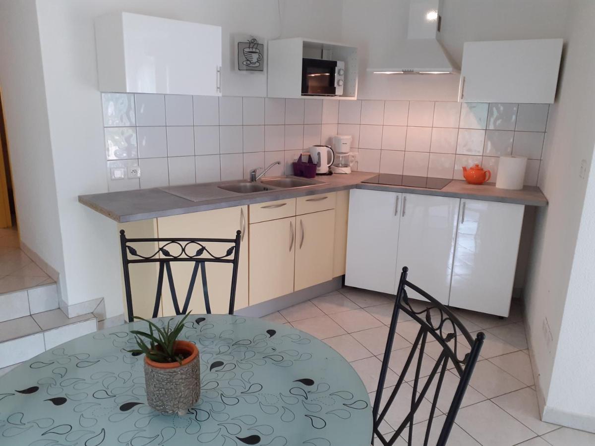 Appartement Rez De Chaussee Avec Terrasse Et Jardin Tence ภายนอก รูปภาพ